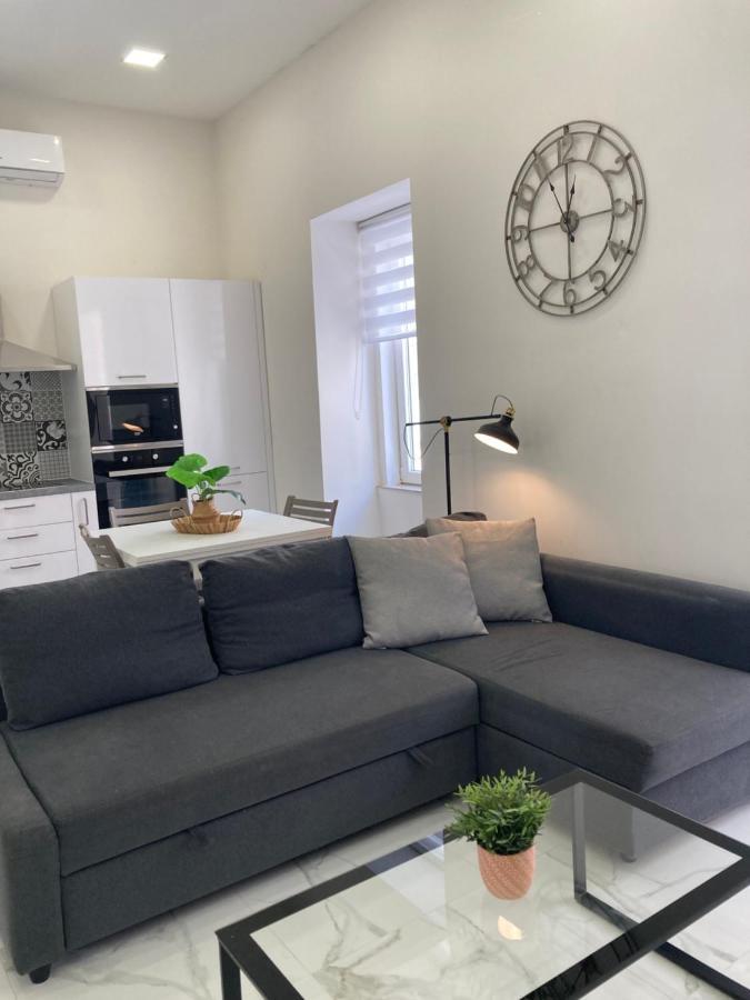 Charming Central Townhouse In Sliema By Assetflow Pro Exterior photo