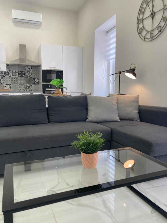 Charming Central Townhouse In Sliema By Assetflow Pro Exterior photo