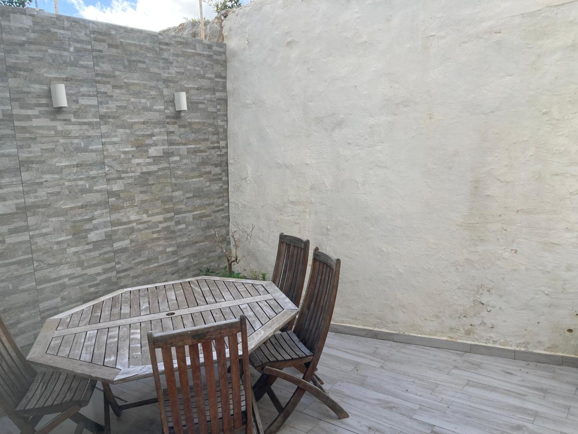 Charming Central Townhouse In Sliema By Assetflow Pro Exterior photo