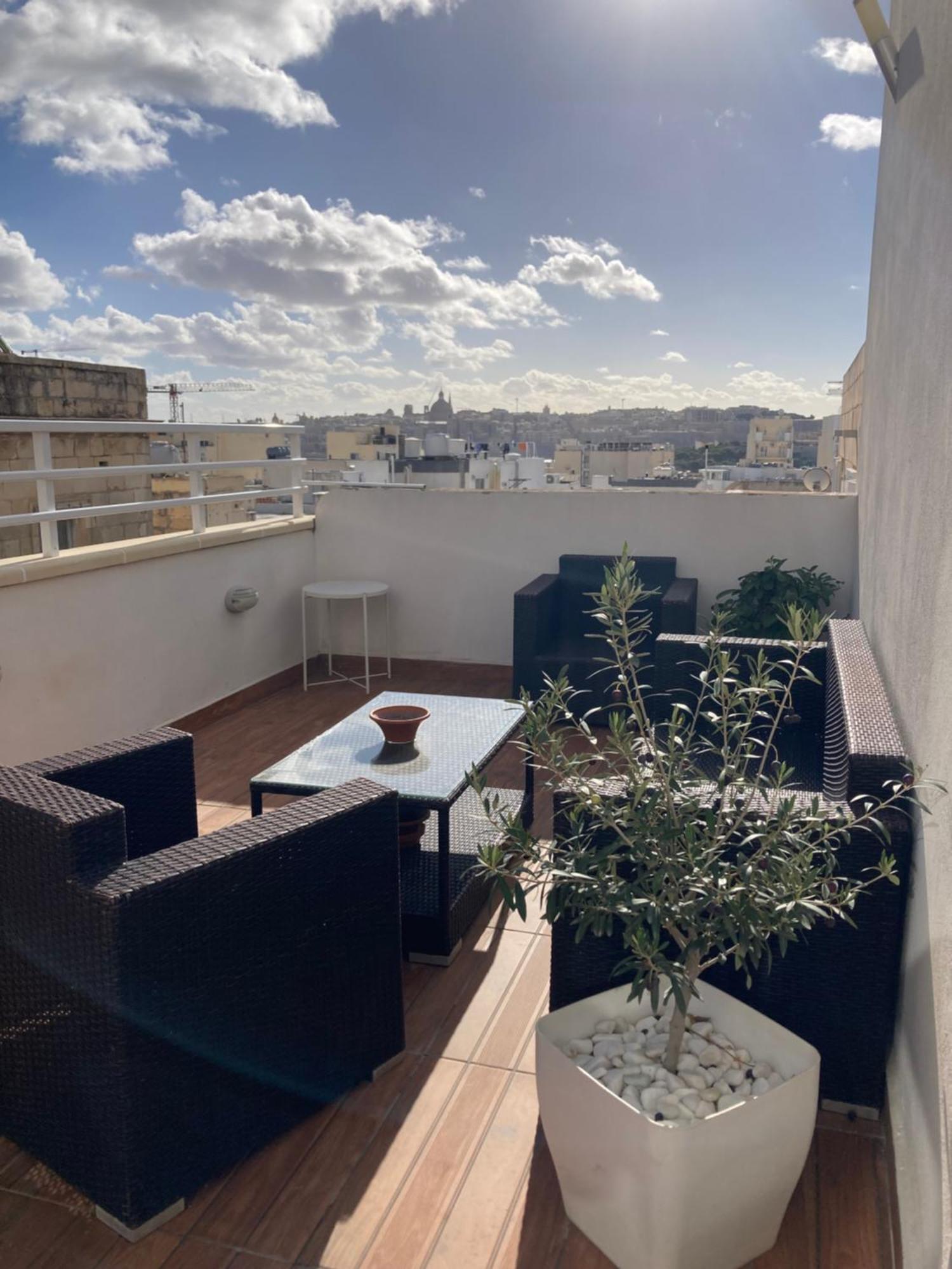 Charming Central Townhouse In Sliema By Assetflow Pro Exterior photo