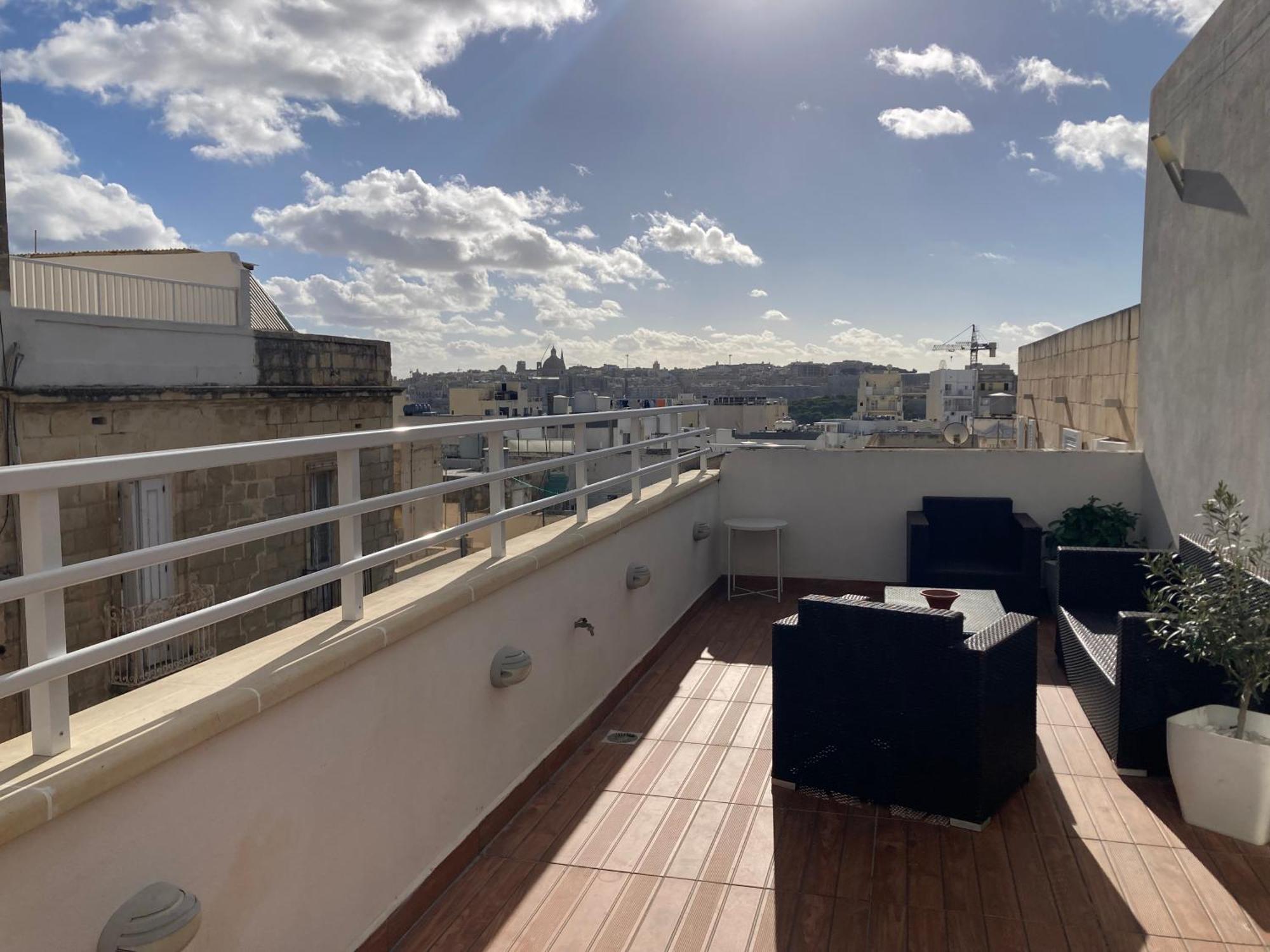 Charming Central Townhouse In Sliema By Assetflow Pro Exterior photo