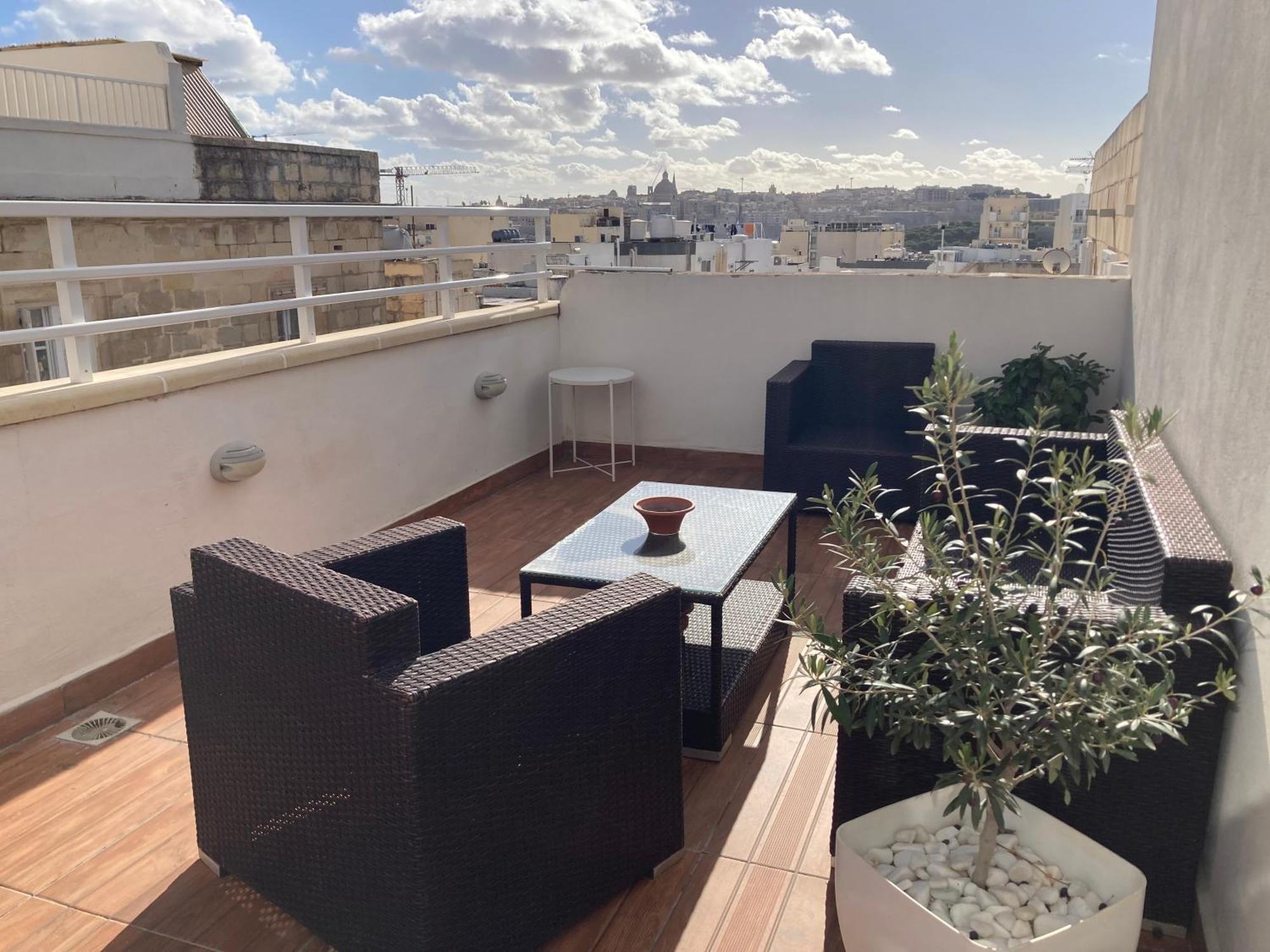 Charming Central Townhouse In Sliema By Assetflow Pro Exterior photo